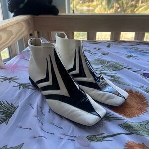 Auth CHANEL MOD Black Patent White Lambskin Short Boots sz 37